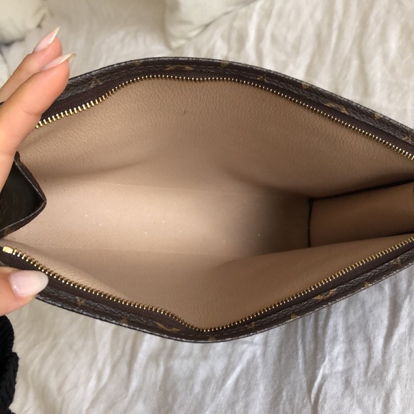 Louis Vuitton Clutch - Picture 5 of 8